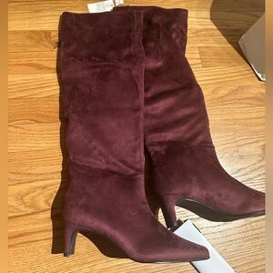 NWT suede boots Banana Republic. Wine color, Kitten heel, Sz 8.
